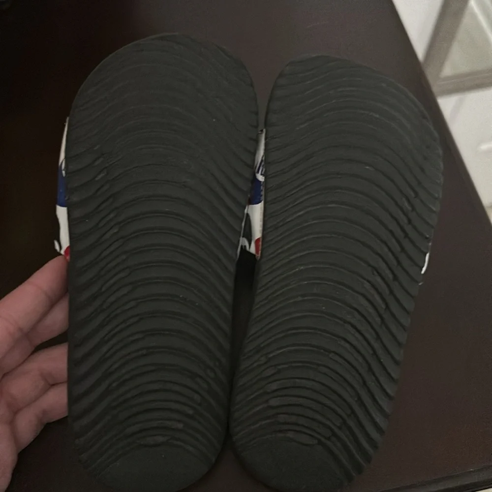 Nike black white/multiple colored slides size 2Y!